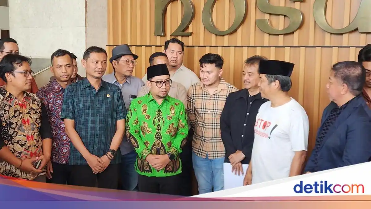 Aksi Sipil Minta Fraksi PKB Dorong Hak Angket DPR soal Polemik Ijazah Gibran