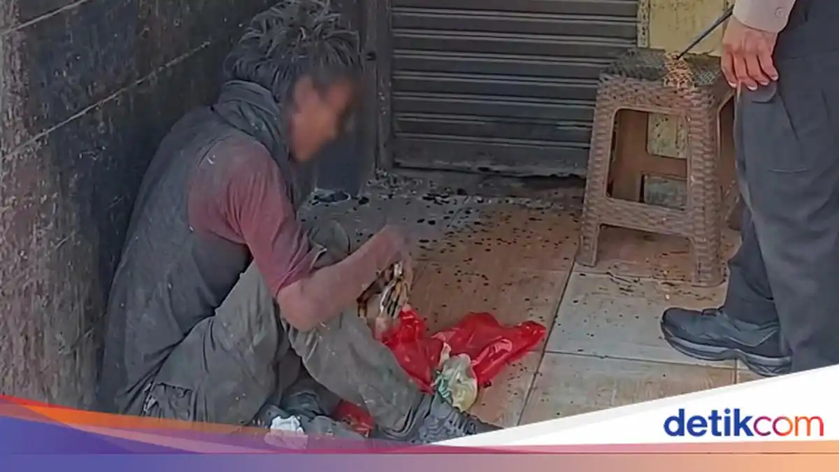 Pria Diduga ODGJ yang Tidur di Saluran Air Pasar Serpong Dievakuasi Polisi