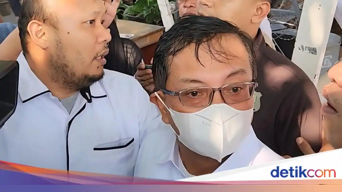 Sestama BNPB Rustian Pulang dari KPK Seusai Pemeriksaan OTT