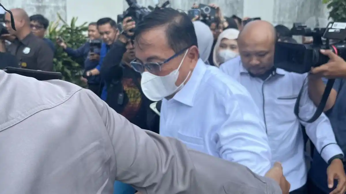 Rustian Pulang sebagai Saksi Setelah Diperiksa KPK dalam OTT di Lingkungan BNPB