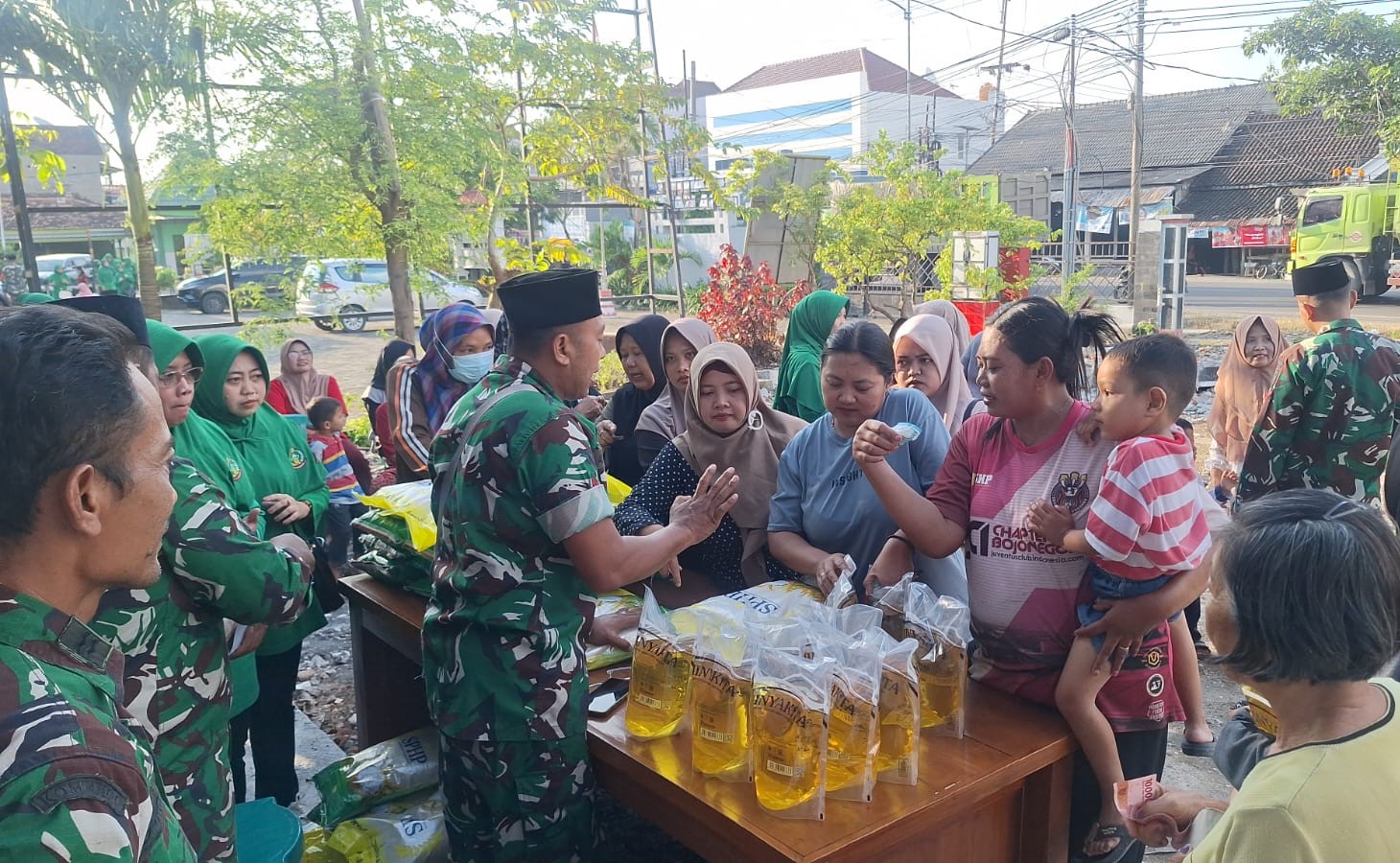 Bazar Ramadan, dan Takjil Gratis di KDKMP Desa Kapas Diserbu Warga